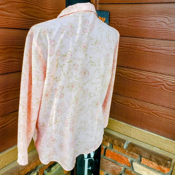 Villager A Liz Claiborne Company Pink Floral Ruffle Buttondown Blouse Size PM - Picture 12 of 13